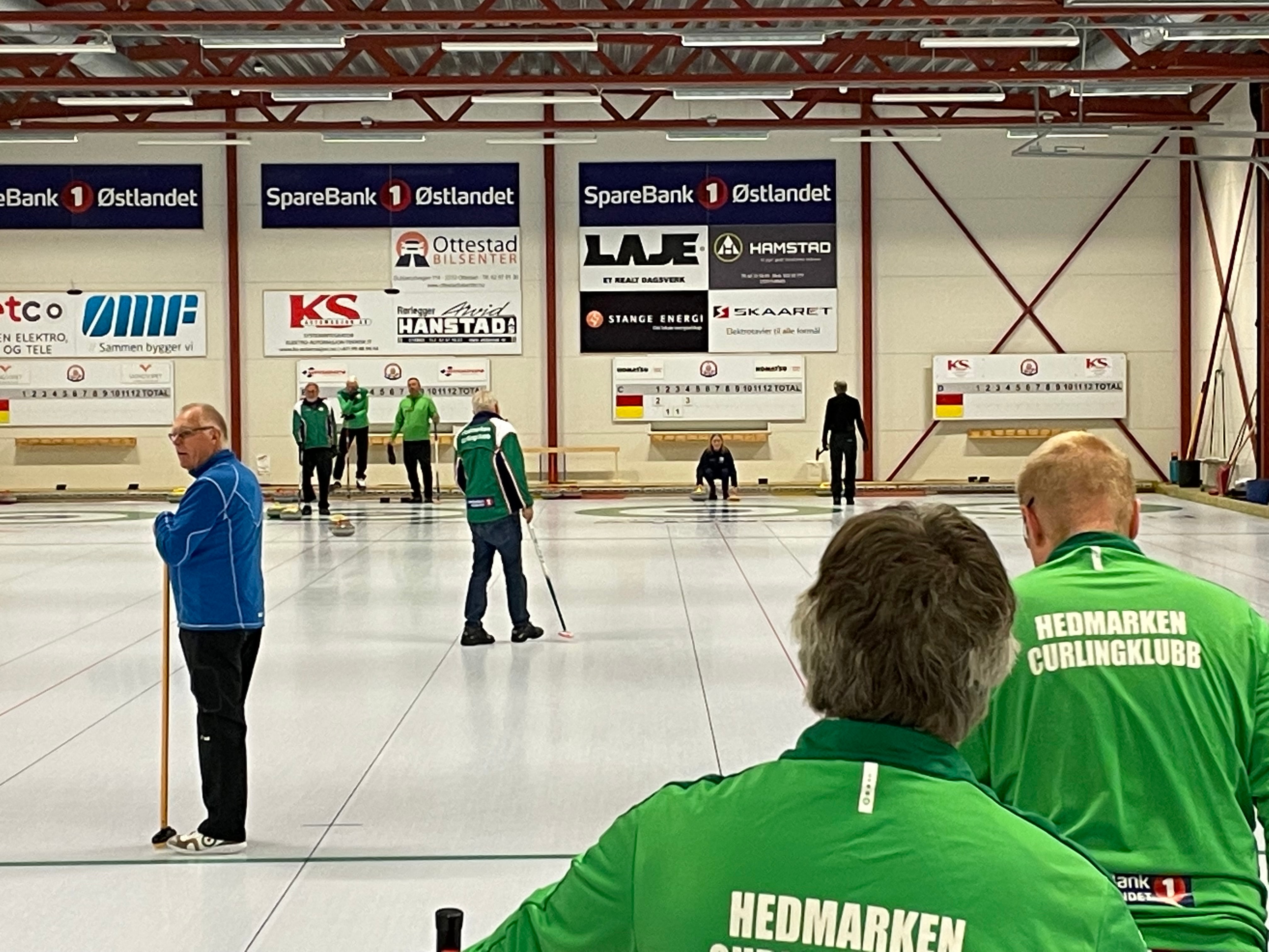 HALLEN ER ÅPEN! KOM OG CURLE!